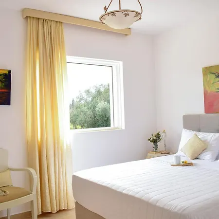 Modern Broumas - A Spacious Haven Appartamento Keramiaí