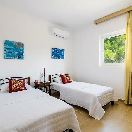Modern Broumas - A Spacious Haven Keramiaí