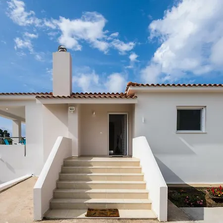 Modern Broumas - A Spacious Haven * Keramiaí