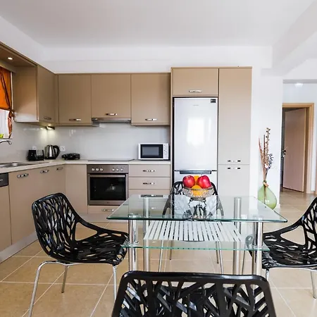 شقة Modern Broumas - A Spacious Haven *