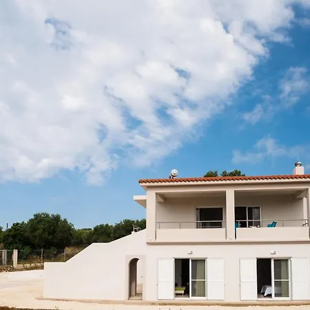 شقة Modern Broumas - A Spacious Haven *